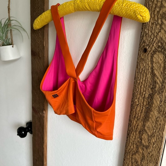 Jolyn Biarritz Swim Top Women’s size medium - Picture 6 of 8